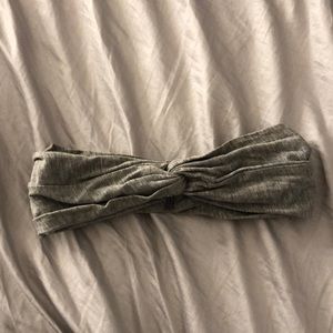 grey twist lulu headband from previous posting